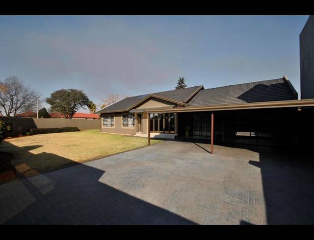 4 BEDROOM HOUSE FOR SALE IN GROENEWEIDE